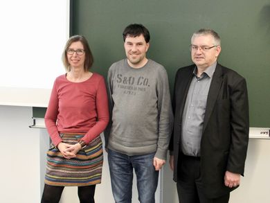 Prof. Dr. Ursula Versch, Andreas Keck, beide OTH Amberg Weiden mit Andreas Hofmann, Geschäftsführer KRAMER & HOFMANN mbH, Kleinbittersfeld