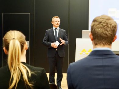 Vizepräsident Prof. Dipl.-Ing. Ulrich Müller bei seinem Grußwort