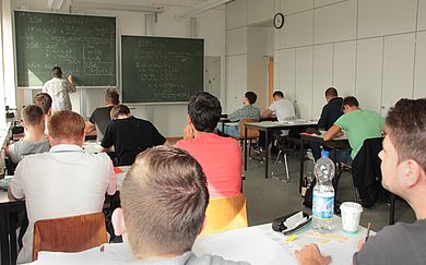 Teilnehmer des Mathematikmoduls im Rahmen des Propädeutikums