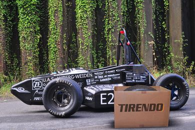 Nachdem zum Ende des Jahres 2013 schon mit Daimler ein namhafter Automobilhersteller als Großsponsor des Running Snail Racing Teams gewonnen werden konnte, war es nun möglich ein weiteres bekanntes Unternehmen als Unterstützer zu akquirieren. Der Onlin