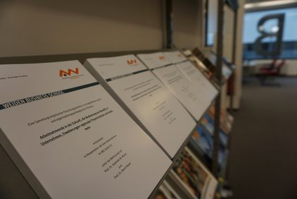 Printexemplare der Veröffentlichung aus dem Kurs Projektbezogene Empirische Forschung