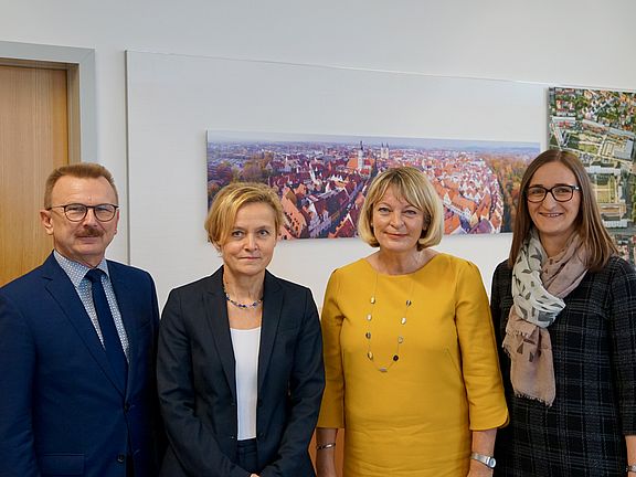Vizepräsident Prof. Ulrich Müller, Mathilde Eichhammer (Kommissarische Ministerialbeauftragte für Realschulen Oberpfalz), Präsidentin Prof. Dr. Andrea Klug und Anja Wurdack (Projektleiterin OTH mind)