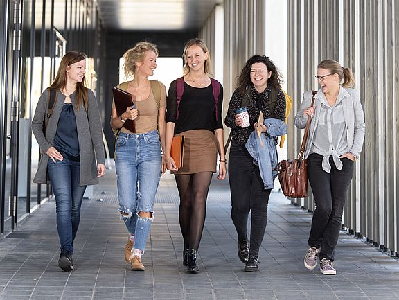 Erfolgreich studieren an der OTH Amberg-Weiden: Studierende profitieren schon im Winterse-mester von BON-mint.