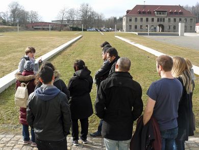 Die International Studierenden beim Besuch der KZ Gedenkstätte in Flossenbürg