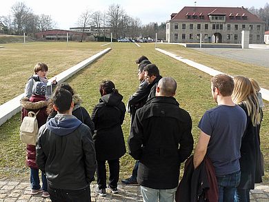 Die International Studierenden beim Besuch der KZ Gedenkstätte in Flossenbürg