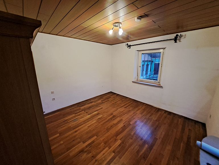 Schlafzimmer 1