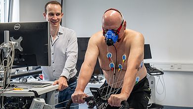 Armin Wolf kam zum persönlichen Leistungstest ins Labor für Biomechanik und Sportwissenschaften