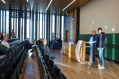 Markus Meißner und Peter Atkins im Hörsaal