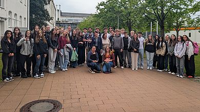 40 Schülerinnen und Schüler aus Tschechien und Amberg besuchten die OTH Amberg-Weiden