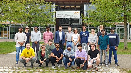 Grupenfoto auf dem Campus