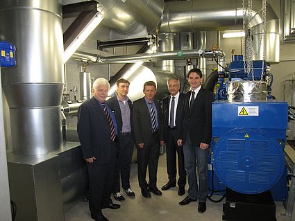 Die Forschungsarbeiten am Kompetenzzentrum KWK und am Institut für Energietechnik IfE der HAW sind anwendungsorientiert und praktisch verwertbar. Am 21. Juni 2013 wurde in Eichstätt ein Biomethan Blockheizkraftwerk (BHKW) mit 600 kW elektrischer Leistun