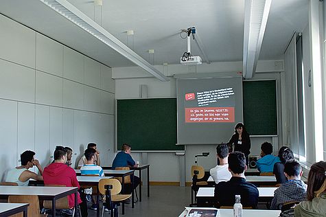 Teilnehmer einer Schulung für das Projekt Integration kreativ