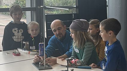 Bei Energy4Kids erwartete die Kinder an der OTH Amberg-Weiden jede Menge spannende Experimente