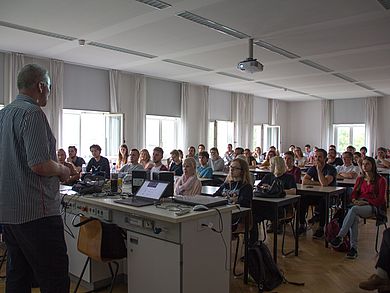 vollbesetzter Hörsaal