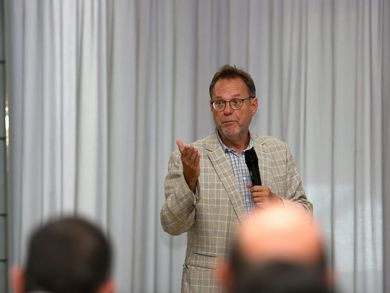 Prof. Dr. Frank Späte beim Vortrag (Foto: Roman Schieder)