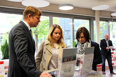 Infos am Stand der Fraunhofer Academy