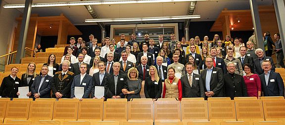 Stipendiatinnen und Stipendiaten mit ihren Förderern