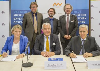 Unterzeichnung des Kooperationsvertrags für die Bavariathek