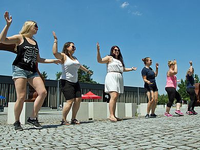 Gute Laune garantiert: Zumba auf dem Weidener Campus (© Lucas Weigl)