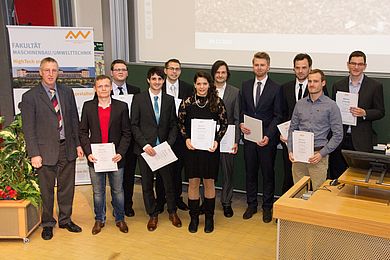 Absolventin und Absolventen des Master-Studiengangs Umwelttechnologie