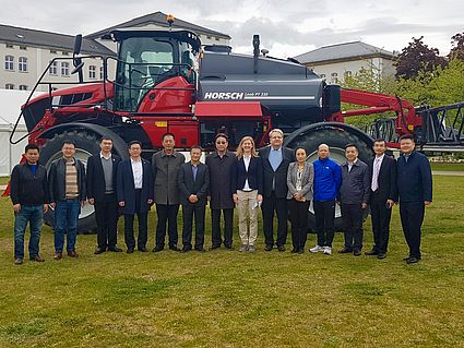 Gruppenfoto auf dem Campus in Amberg