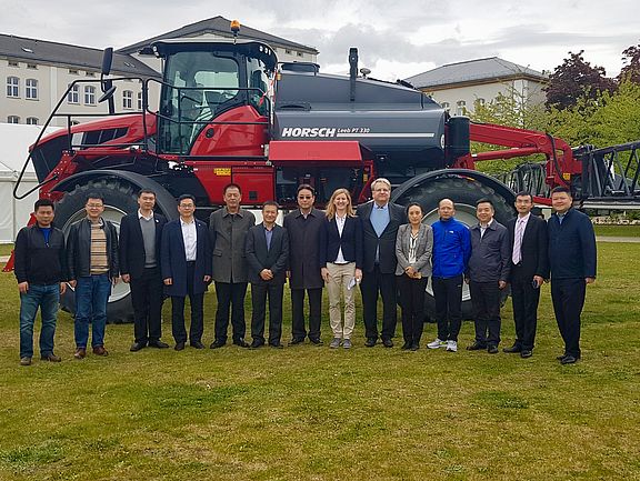Gruppenfoto auf dem Campus in Amberg
