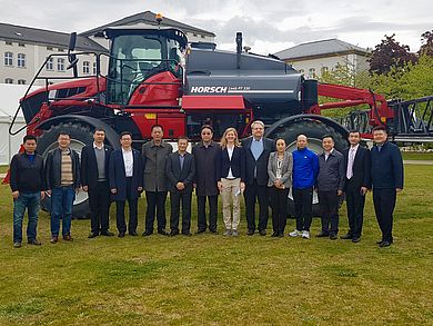 Gruppenfoto auf dem Campus in Amberg