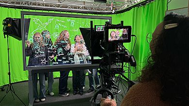 In den Laboren von Educational Technology konnten die Schülerinnen und Schüler Erfahrungen vor und hinter der Kamera sammeln