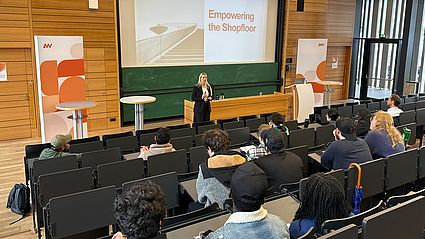 Bei einem Vortag aus der Praxis von Elisabeth Fischaleck (Constantia Flexibles) konnten die Studierenden des Studiengangs IB theoretisches Wissen mit Einblicken in den realen Arbeitsalltag verknüpfen