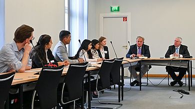 Diskussionsrunde mit Politiker