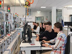 Industrieinformatiker am Schnittbereich von Automatisierungstechnik und Informatik