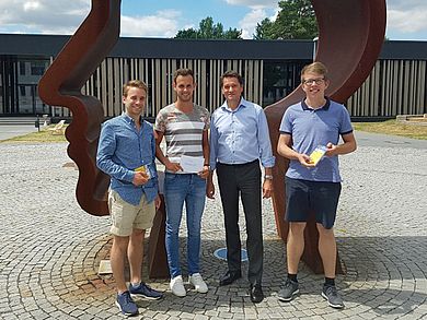 V.l.n.r.: Severin Hirmer, Marco Meier, Prof. Michael Hauer, Sebastian Völkl V.l.n.r.: Severin Hirmer, Marco Meier, Prof. Michael Hauer, Sebastian Völkl