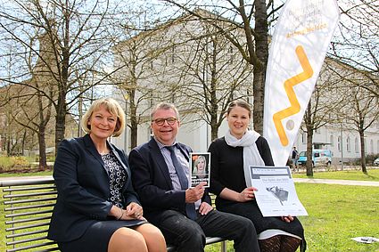 Prof. Dr. Andrea Klug, Präsidentin der OTH Amberg-Weiden, OStD Wolfang Wolters, Leiter des Max-Reger-Gymnasiums Amberg, und Dr. Carolin Wagner, Leiterin des Studien- und Career Service