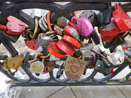 Schlösser an einem Geländer