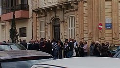 Schlange vor dem Wahllokal Malta