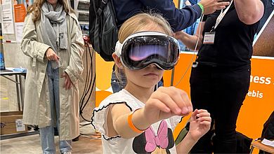 Anatomie entdecken – auch für die Jüngsten: Kinder und Jugendliche probierten die Apple Vision Pro aus und erlebten Organe, Muskeln und Knochen in 3D.