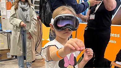 Anatomie entdecken – auch für die Jüngsten: Kinder und Jugendliche probierten die Apple Vision Pro aus und erlebten Organe, Muskeln und Knochen in 3D.