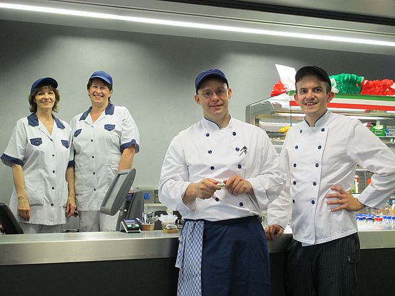 Die Städtepartnerschaft zwischen Macerata und Weiden feiert in diesem Jahr das 50jährige Bestehen. Ausreichend Grund für die Mensa in Weiden, die Mensa-Gäste während einer Woche mit italienischen Köstlichkeiten zu verwöhnen.