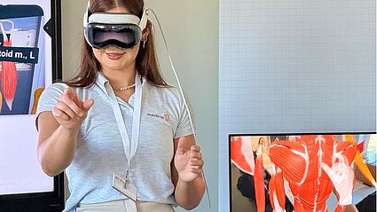Die Schülerinnen konnten dank VR-Technik wortwörtlich in die menschliche Anatomie eintauchen