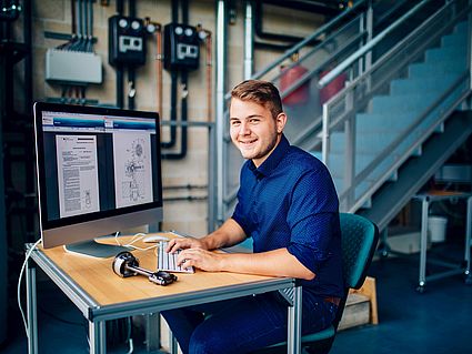 Patentingenieurinnen und -ingenieure arbeiten an der Schnittstelle zwischen Ingenieurwissenschaft und Recht. 