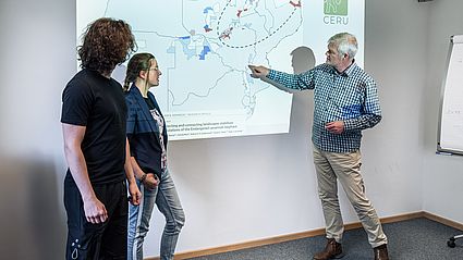 Mit KI die Wanderrouten von Elefanten voraussagen. Darum geht es in einem gemeinsamen Projekt der OTH Amberg-Weiden und Universität Pretoria