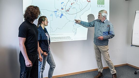 Mit KI die Wanderrouten von Elefanten voraussagen. Darum geht es in einem gemeinsamen Projekt der OTH Amberg-Weiden und Universität Pretoria