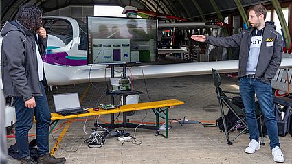 Ergebnispräsentation am Flugplatz Schmidgaden
