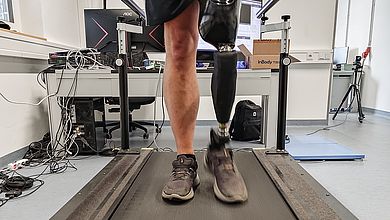 Das Ergebnis der Analyse zeigt, dass das Verhältnis zwischen Marburgers linkem und rechtem Bein sogar gleichmäßiger ist als bei den meisten Menschen ohne Amputation.