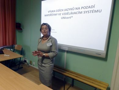PaedDr. Ladislava Holubová bei ihrer Rede an der Komenský-Universität Bratislava