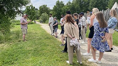 Im Geschichtspark Bärnau-Tachov lernten die Studierenden mittelalterliche Bauweisen kennen und deren Mehrwert für nachhaltiges Bauen