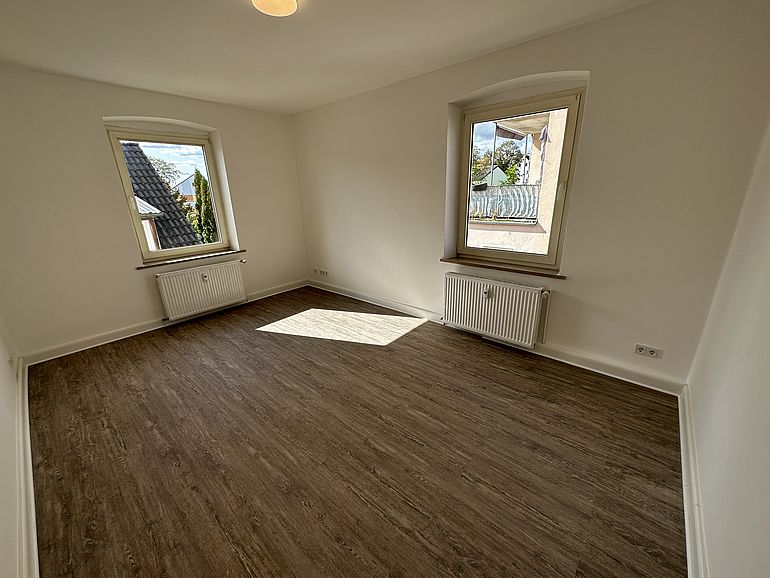 Helles Zimmer mit neuem Boden