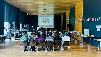 Verschiedene Vorträge zeigen welche Möglichkeiten internationaler Austausch bietet