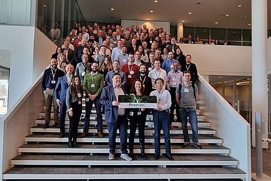 Gruppenfoto auf einer Treppe