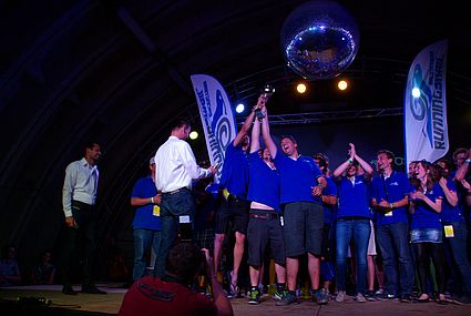 Das Running Snail Racing Team der Hochschule Amberg-Weiden hat seine Erfolgsserie bei den internationalen Konstruktionswettbewerben fortgesetzt: Nach dem 7. Platz in Silverstone (England) und dem 6. Platz bei der Formula Student Germany am Hockenheimring 